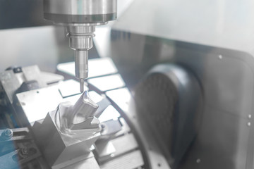 High precision CNC machining center 5 axis working, operator mac