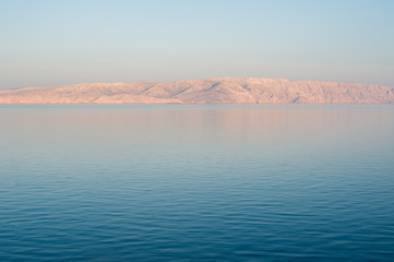 Steininsel in der Ferne
