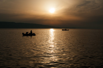 Fischen im Sonnenuntergang