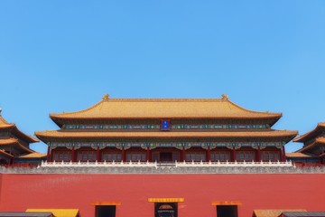 Obraz premium Traditional Chinese building under blue sky