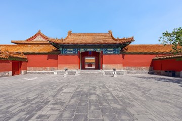 Fototapeta premium Traditional Chinese building under blue sky