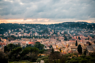 Vue sur la cité de Villeneuve-lès-Avignon du Fort Saint-André