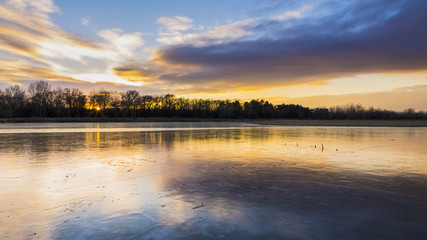 Obraz premium Frozen lake in winter beautiful colors.
