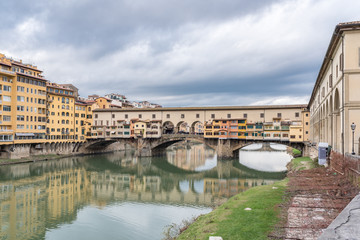 Obraz premium Medieval Ponte Vecchio and the Arno River in Florence in Tuscany-Italy