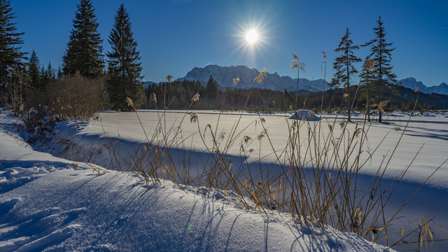 Nachmittagssonne am Barmsee im Winter