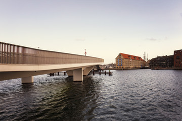 Obraz premium Copenhagen Inner Harbour bridge