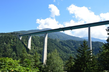 Europabrücke von unten