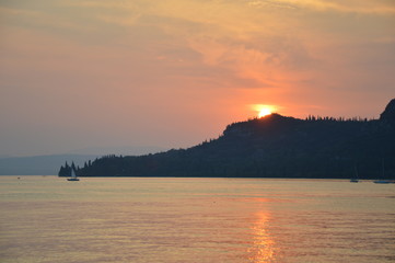 Obraz premium Sonnenuntergang am Gardasee