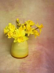 Osterglocken in der Vase