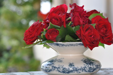 Rote Rosen in Vase