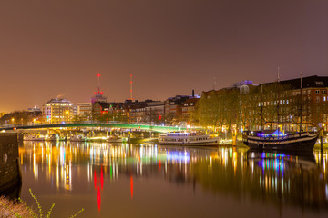 Fototapeta na wymiar Cityscape of night Bremen, Germany over the Rhein river