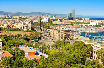 Naklejka premium Barcelona cityscape. Aerial view seen from Montjuic hill. Barcelona port. Columbus monument.
