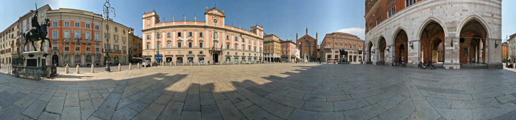 Piacenza, piazza dei Cavalli a 360° - obrazy, fototapety, plakaty