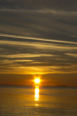 Fototapeta premium sol en el mar