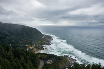 Fototapeta na wymiar Ocean and coastline view from Cape Perpetua overlook in cloudy rainy day. Oregon, USA.