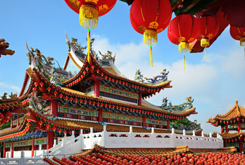 Naklejka premium Thean Hou Temple decorated with red chinese lanterns during month of Chinese New Year, Kuala Lumpur, Malaysia.