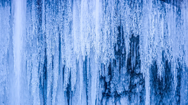 Plitvice lakes winter waterfalls © Dario Bajurin