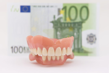 Kiefer, Zahnlücke, Zahnersatz, Geld © Tatjana Balzer