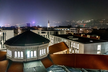 Naklejka premium Vue sur Lyon Perrache et l’université depuis les toits des anciennes Prisons