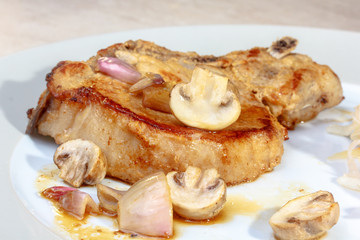 Roasted pork loin with shallot onion and mushrooms