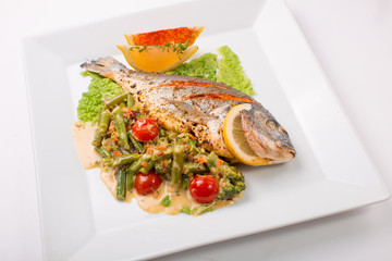 dorado fish baked with greens and green beans