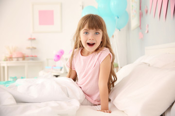 Obraz na płótnie Canvas Cute birthday girl in bed at home