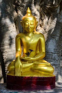 meditating buddha, Shwezigon Pagoda