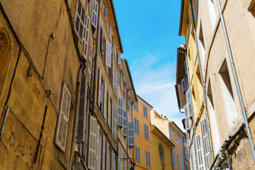 Fototapeta na wymiar road with old buildings in Aix-en-Provence
