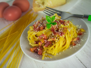 Spaghetti alla carbonara - italian pasta