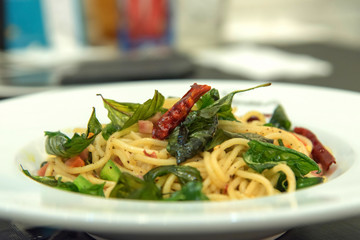 Spicy spaghetti with bacon