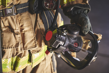 Naklejka premium a firefighter holding an oxygen mask