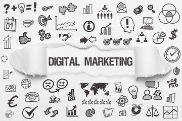 Digital Marketing / weißes Papier mit Symbole