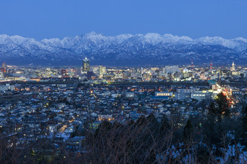 日暮れ時の富山市街