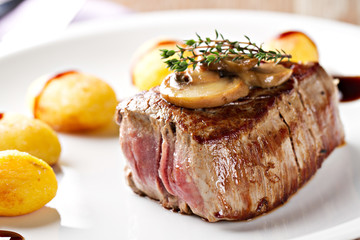 Fillet of beef with mushroom sauce and potatoes