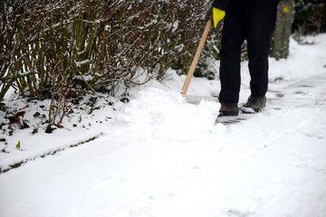Naklejka premium Schnee räumen