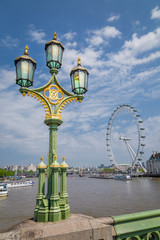 Fototapeta na wymiar Réverbère sur le Westminster bridge à Londres