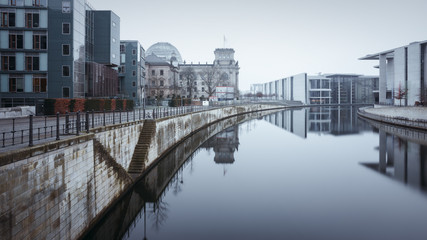 Reichstagsufer in Berlin im Winter