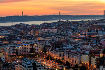 Fototapeta na wymiar Vista de Lisboa no Por do Sol,Portugal