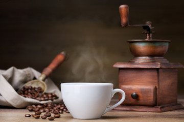 Obraz na płótnie Canvas Coffee cup and coffee grinder