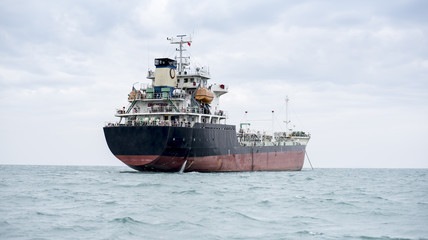 Obraz premium Cargo Ship at sea