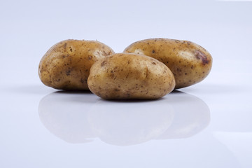 Fototapeta premium Fresh raw potato on white background.
