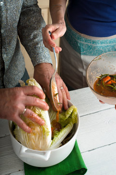 Adding marinade to the Chinese cabbage