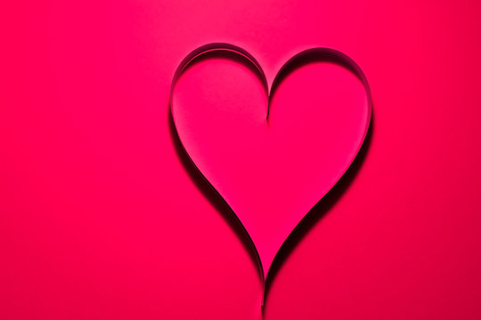 Fold the paper into a heart shape, tone photo red pastel