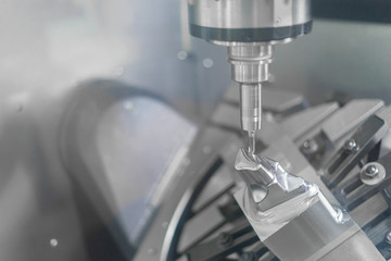 High precision CNC machining center 5 axis working, operator mac