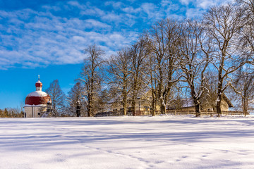 Ein winterlicher Zauber liegt &uuml;ber der Heuwinklkapelle im Pfaffenwinkel