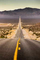 Crédence de cuisine en verre imprimé Route 66 Route droite sans fin dans Death Valley National Park, California, USA