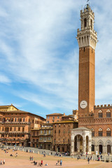 Obraz premium Piazza del Campo with Palazzo Pubblico and Torre del Mangia bell tower in Siena, Italy