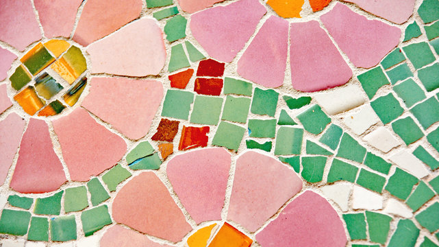 Trencad&iacute;s de una pared del Palau de la M&uacute;sica, Barcelona