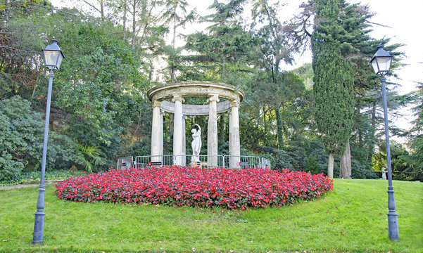 Jardines y esculturas del palacete de Albeniz, Montjuic, Barcelona