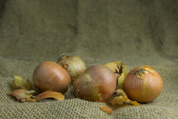 Group unpeeled onions